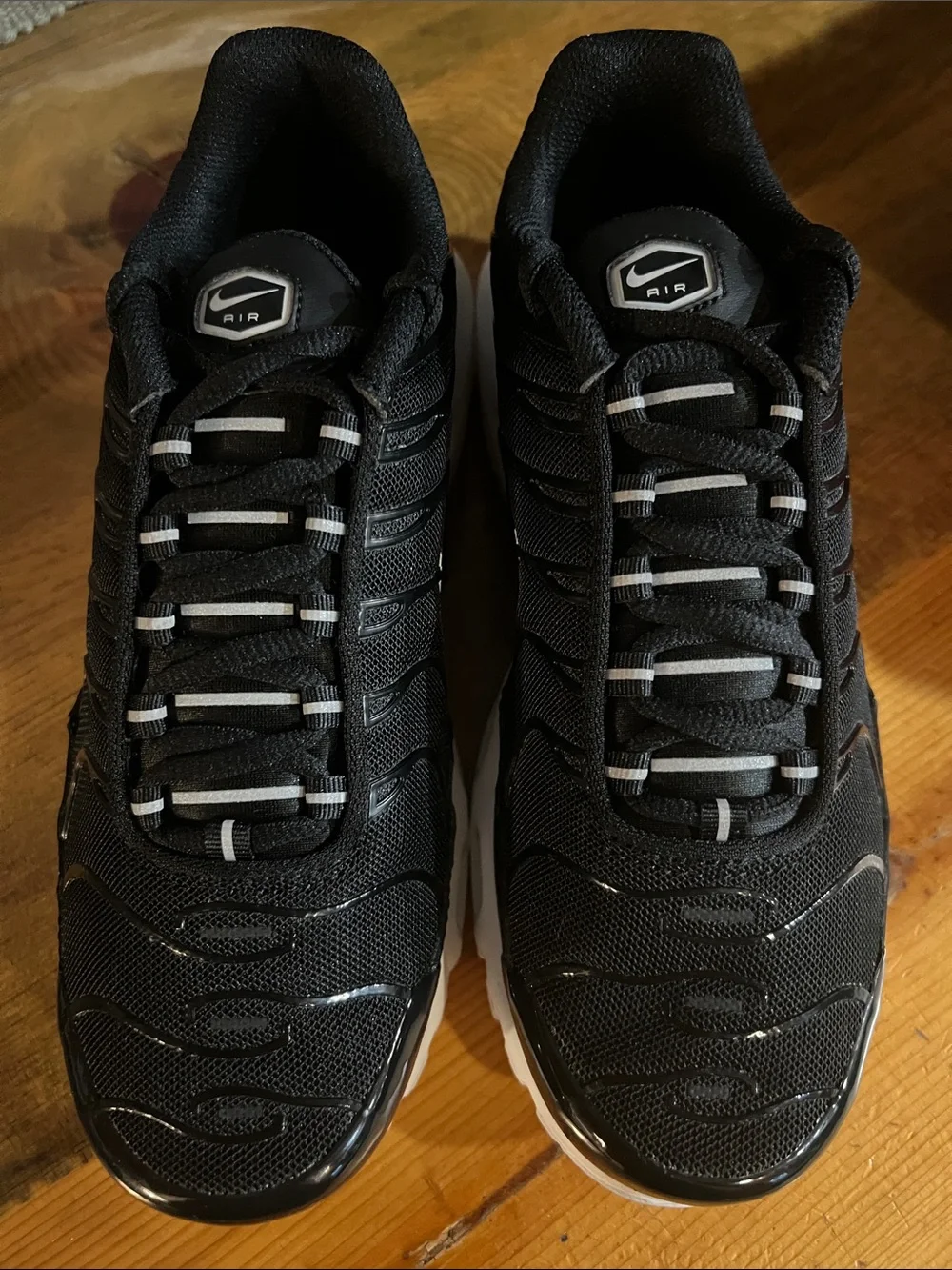 Nike Air max Plus Black and White WoMen's Athletic Running Shoes sz 6